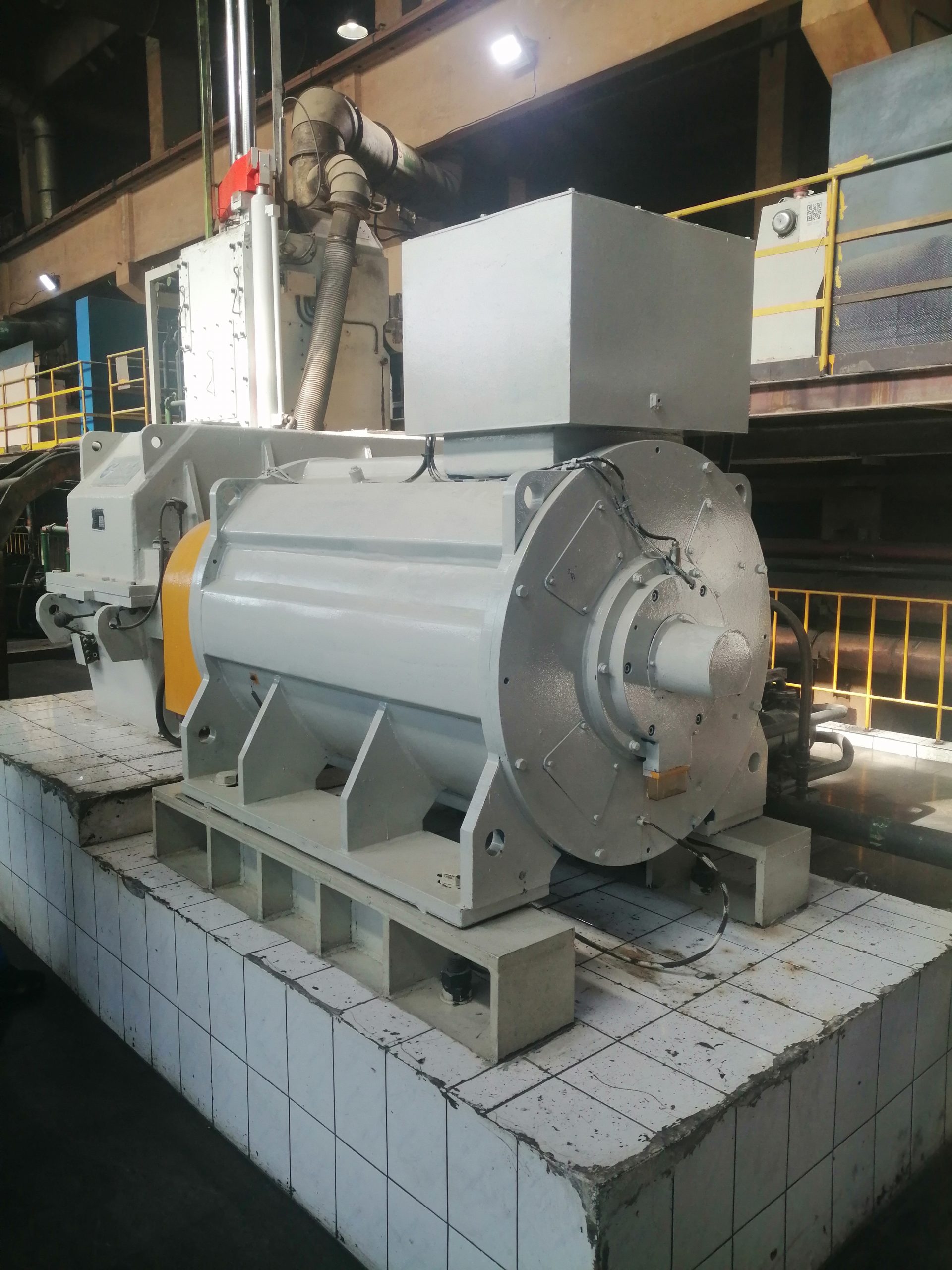 Large ENNENG permanent magnet motor installed in a workshop